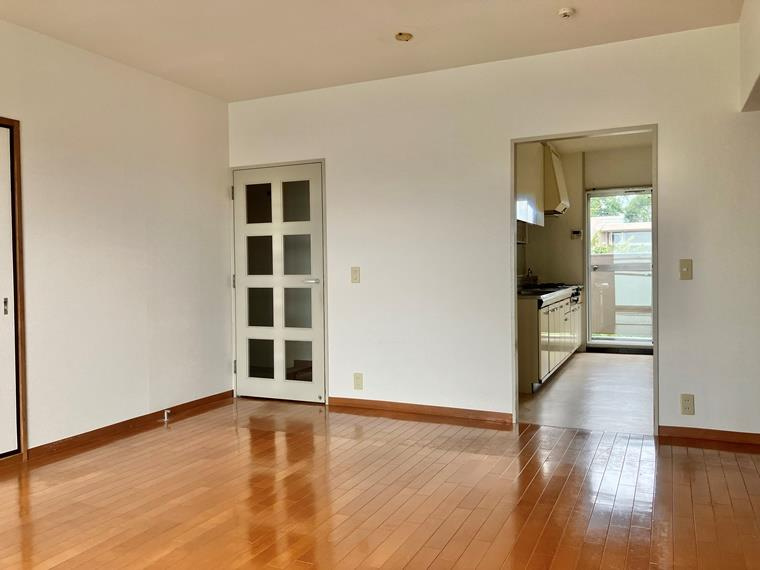 西所沢椿峰ニュータウン２７街区１号棟の居間・リビング