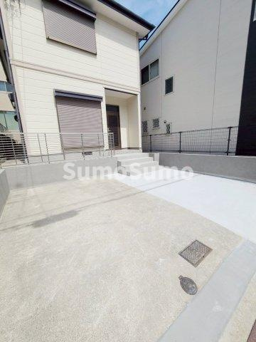 仁川町3丁目貸家の駐車場