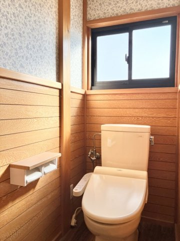 東本郷戸建のトイレ