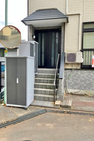 東本郷戸建のエントランス