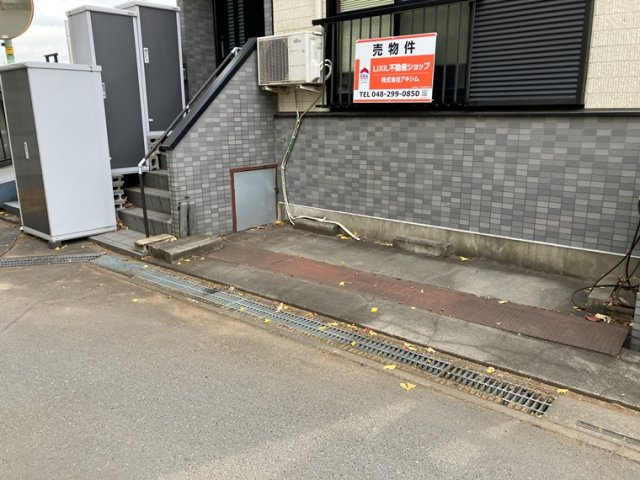 東本郷戸建の駐車場