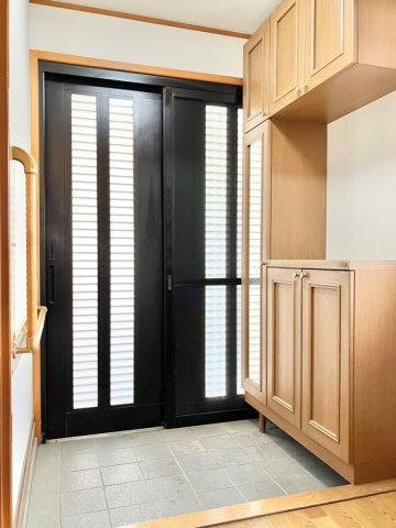 東本郷戸建の玄関