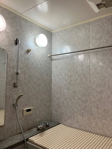 東本郷戸建の浴室