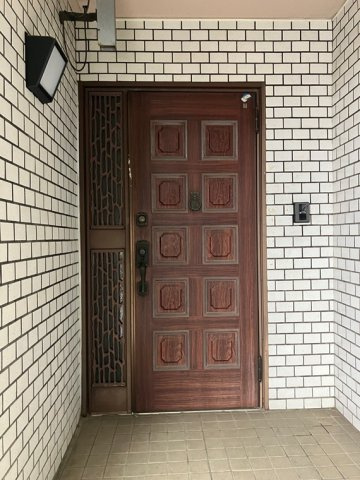 ＹＡビルのエントランス