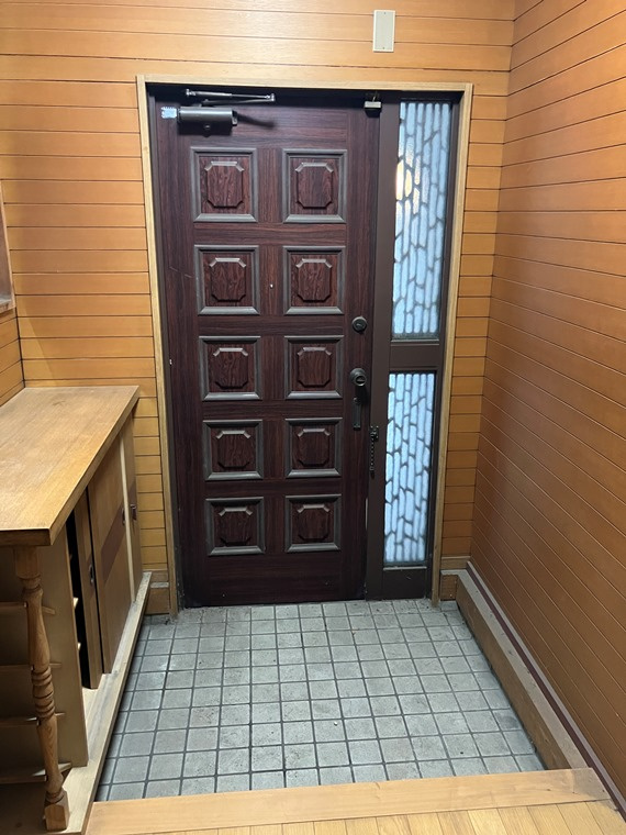 ＹＡビルの玄関