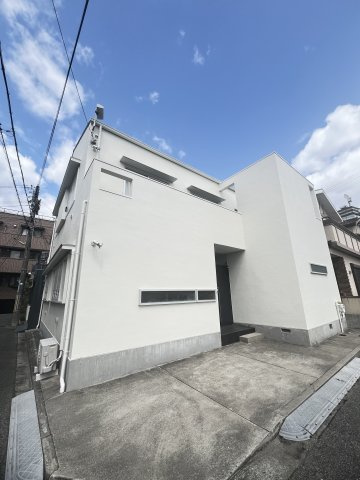 阪急御影駅前貸家