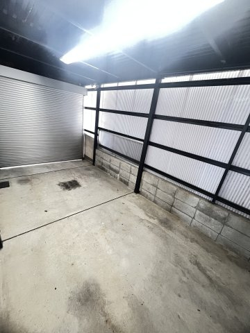 阪急御影駅前貸家の駐車場