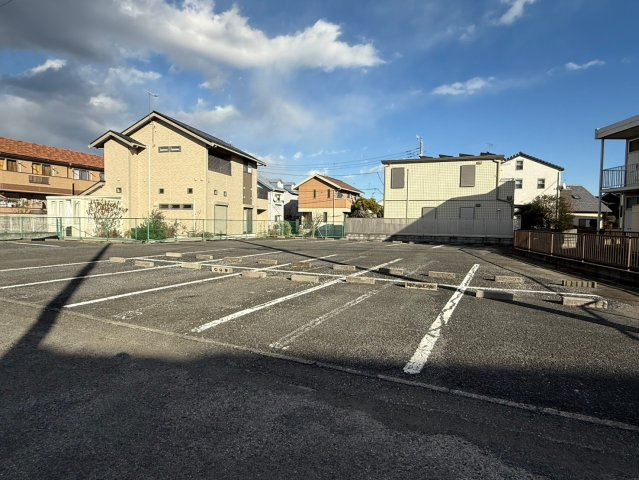 シティハイムジュエリーAの駐車場|広々としており比較的駐車しやすいです