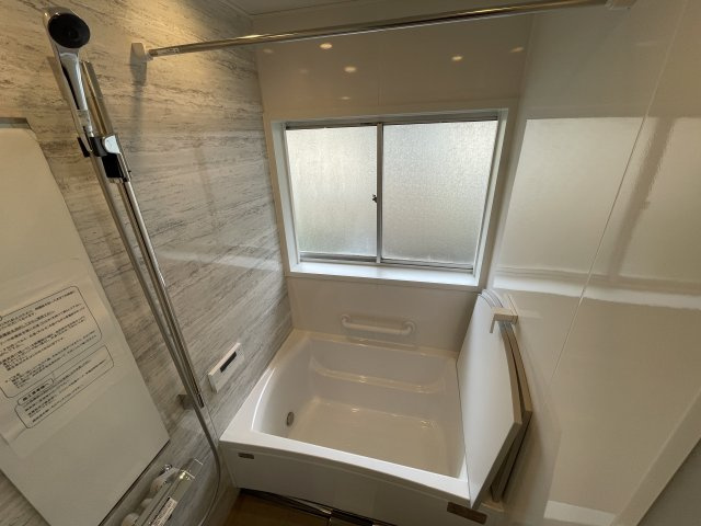 六実７丁目貸家の浴室|コンパクトで使いやすいお風呂です