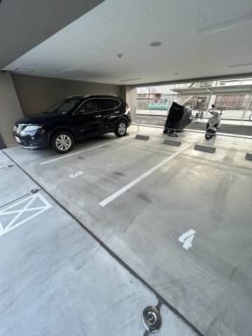 ファステート難波ヴィラントの駐車場