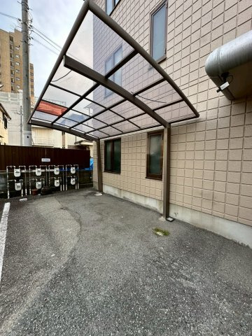 MTビルの駐車場