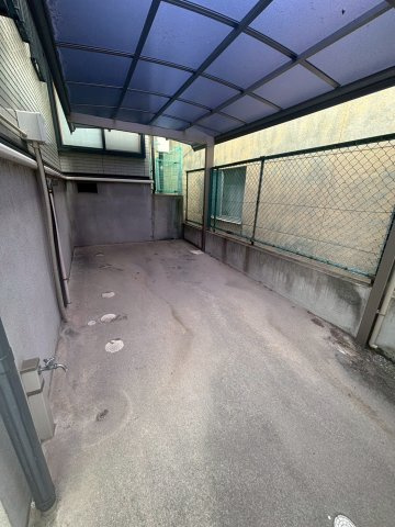 旗塚貸家の駐車場