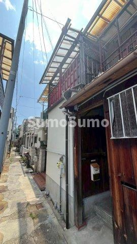 西大物戸建貸家のエントランス