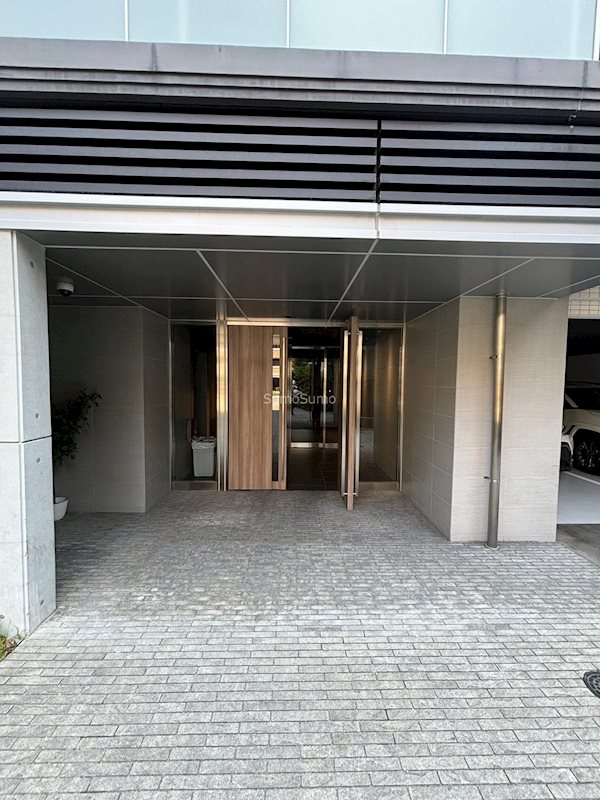 S-RESIDENCE阿波座WESTのエントランス|ゆとりのあるエントランスです