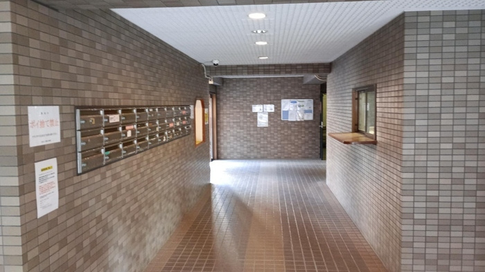 ファミール行徳のエントランス