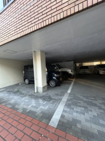ハピネス長池の駐車場