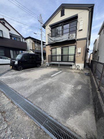 ティーズ潮見台の駐車場