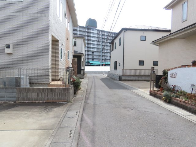坂戸市石井売地の前面道路含む現地写真