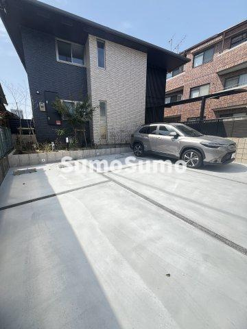 Aparutoman岡本 の駐車場|車をお持ちの方に嬉しい駐車場付きの物件です