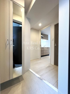 【玄関】 | エスリードレジデンス本町パークフロント | 玄関にありがたい全身確認ができる鏡あり☆