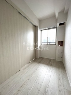 【寝室】 | エスリードレジデンス本町パークフロント | 窓のある寝室です