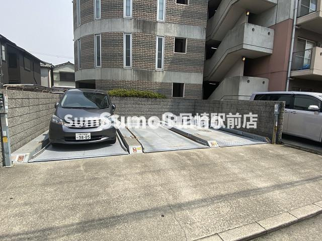 Y'sコート蘭びっくの駐車場|駐車場があります