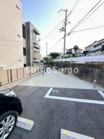 YKメゾン向陽の駐車場