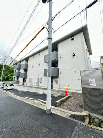 YKメゾン舞子台の駐車場