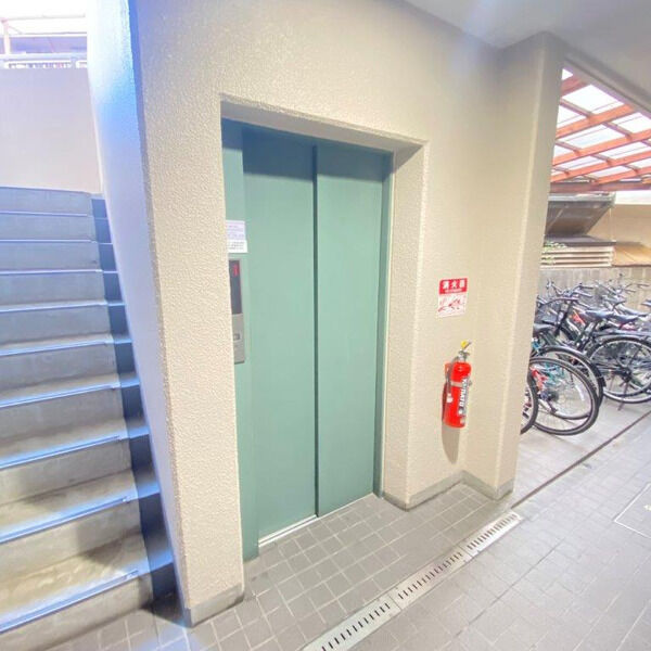 ADORERのロビー