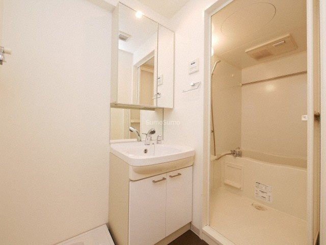 アーデン谷町の洗面所|ゆったりとスペースのある洗面所