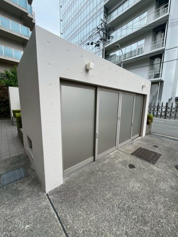 ア・ミュゼ新大阪の駐車場
