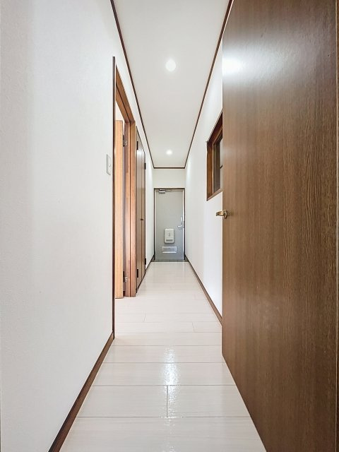 ルミナス東浦和の玄関