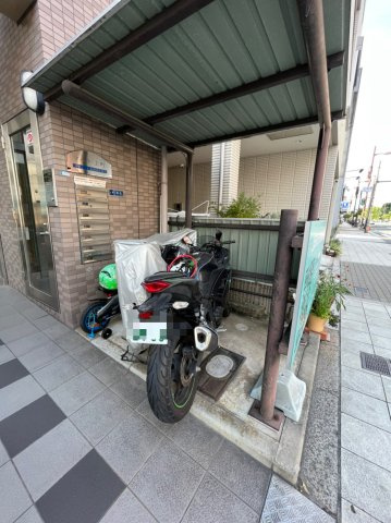 アーク上町の駐車場