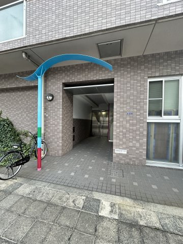 ADORERのエントランス