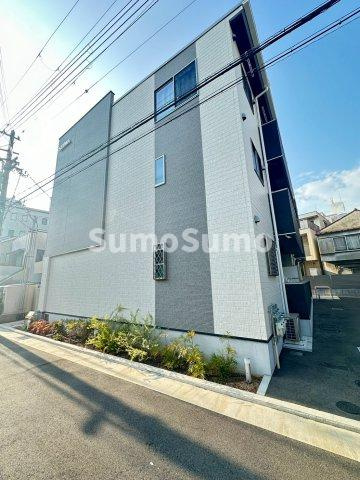 Y’sテラスのエントランス|建物の内部です