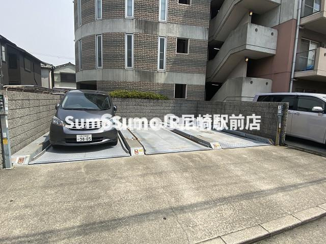 Y'sコート蘭びっくの駐車場|カースペースがあります