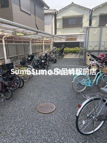 Y'sコート蘭びっくの駐車場|駐車場に車を止められます