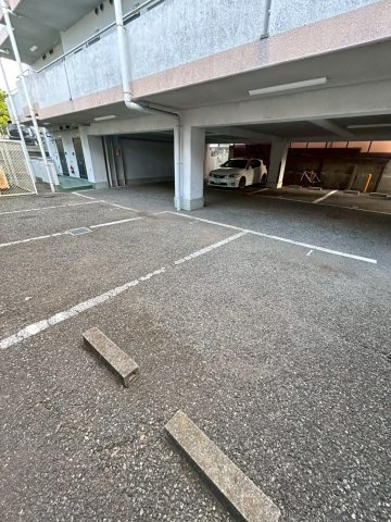 ＹＫハイツ上ノ丸の駐車場|駐車スペースもあります