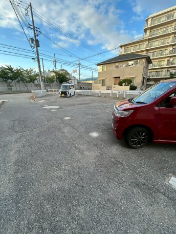 YKハイツ宮の上の駐車場|駐車場に車を止められます