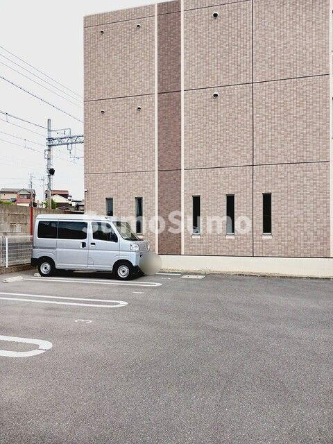 アーズ　アーズの駐車場|車をお持ちの方に嬉しい駐車場付きの物件です