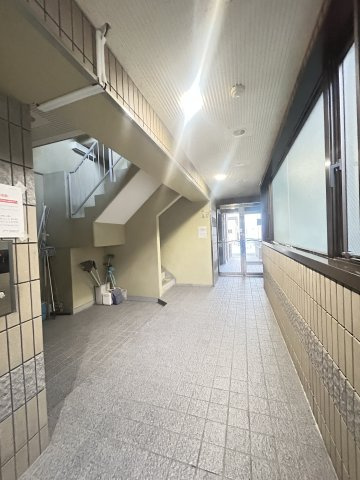 YKハイツ桜町のロビー