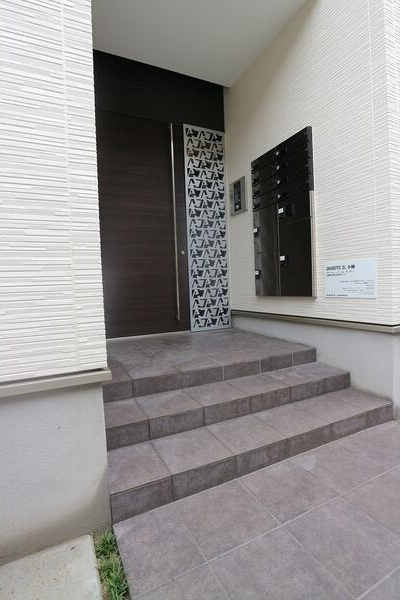 GRANDTIC EL小林のエントランス