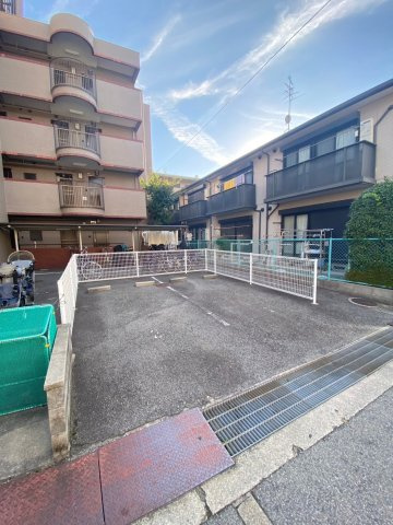アフロス甲子園の駐車場