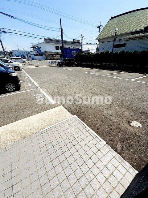 アルファビア池内の駐車場