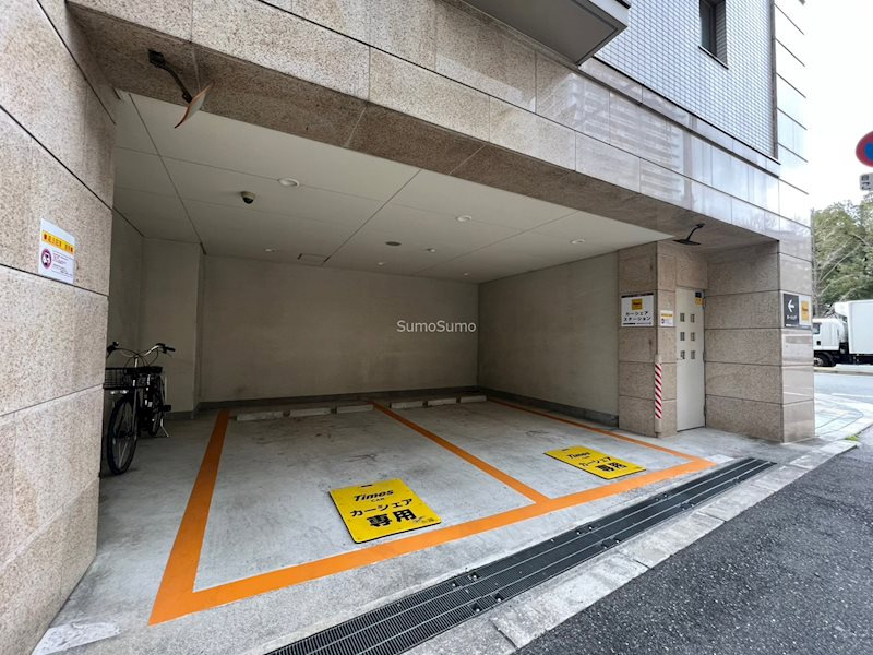 アリス・マナーガーデン新町の駐車場