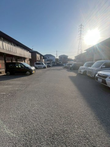 イエローヒルズの駐車場|車をお持ちの方に嬉しい駐車場付きの物件です