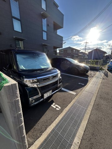イーリスハイツ富松の駐車場