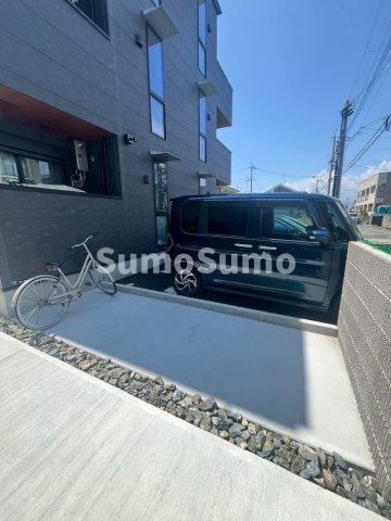 イーリスハイツ富松の駐車場