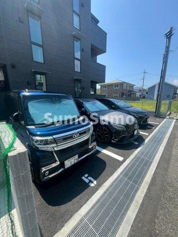 イーリスハイツ富松の駐車場