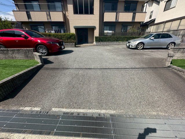 GRANCEED寿の駐車場
